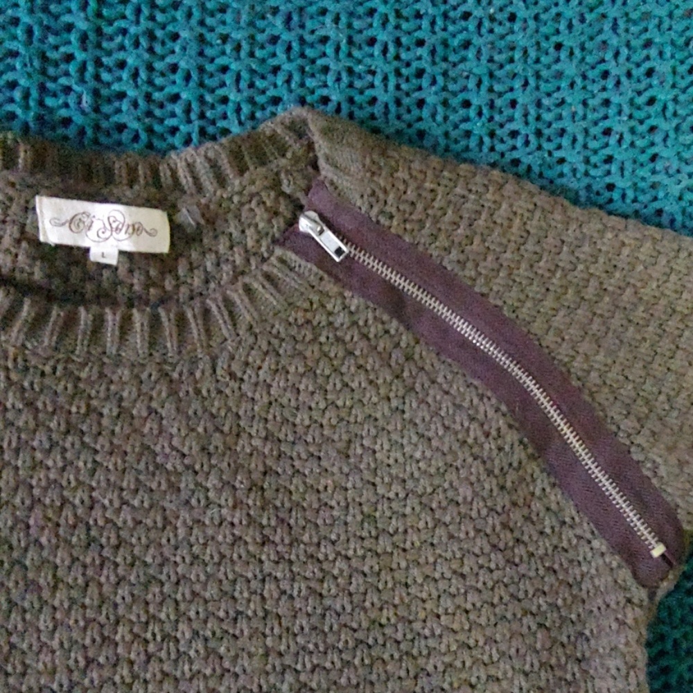 Sweater - Picture 2 of 2